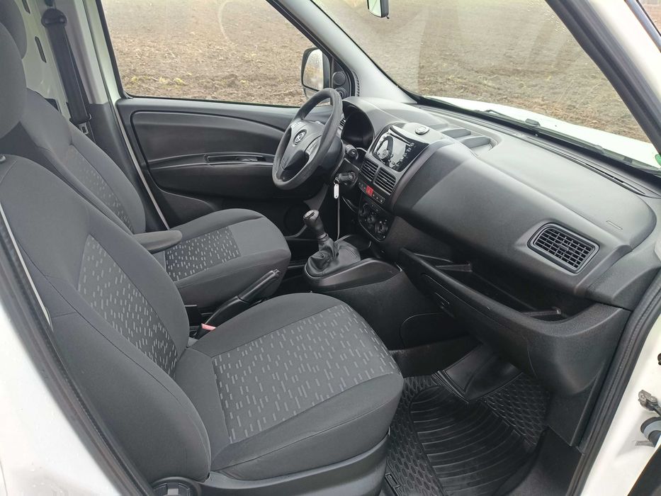 Opel combo blaszak furgon 2012 rok 1.3 CDTI klimatyzacja zdrowy