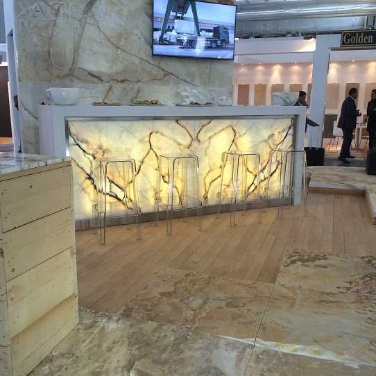 Blaty kamienne, kwarc naturalny, konglomerat, granit, spiek kwarcowy.