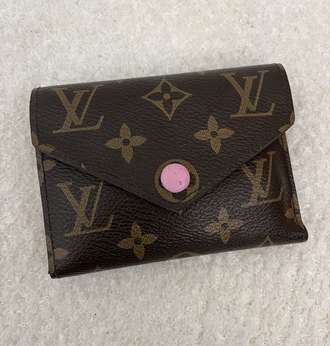 Carteira castanha e rosa