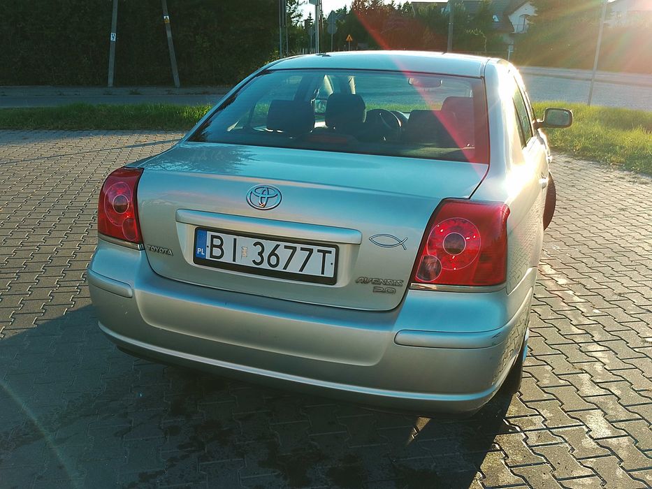 Toyota Avensis 2.0 benz 2004