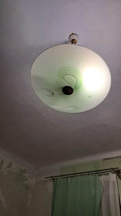 Зеркало, люстра. Зеркало для ванной.