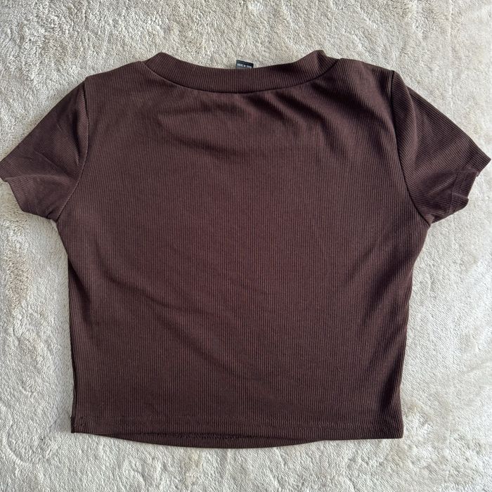 Brązowa krótka bluzka, crop top