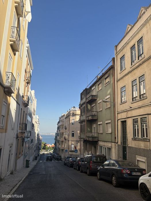 T3 Graça, Santa Engracia. Janelas em todas as divisões.