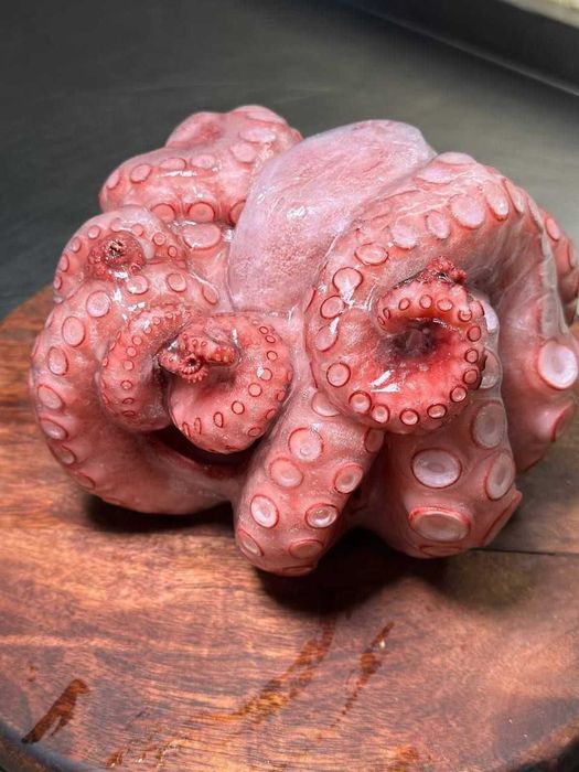 Восьминіг цілий, ваговий 1,0-1,5кг, (ціна за 1кг)