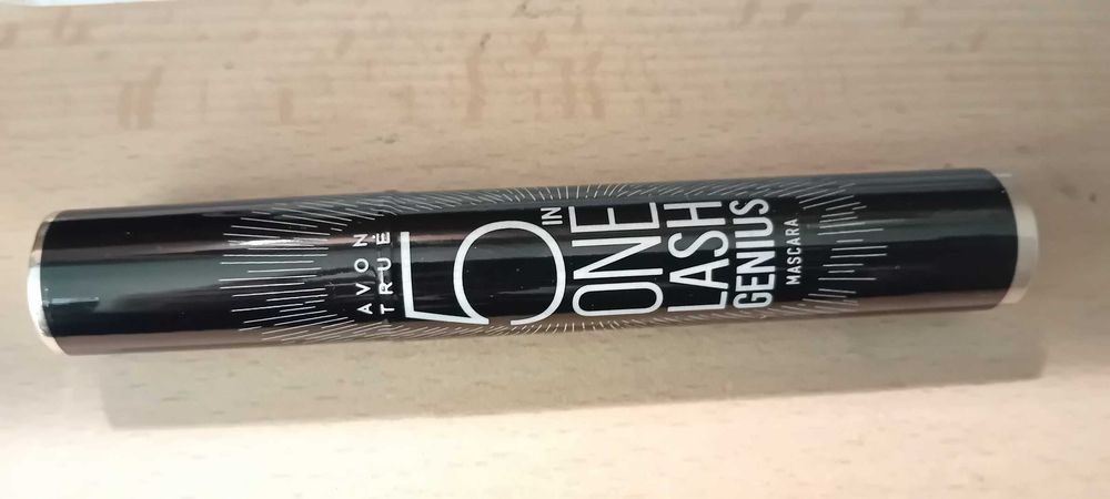 Tusz do rzęs Geniusz 5 w 1 z Avon!