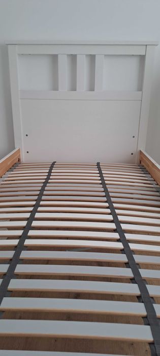 Cama solteiro cor branca c/ estrado - em muito bom estado
