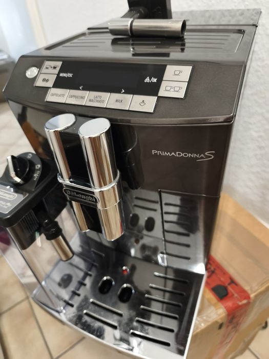 Кавомашина в Кожен Дім ® Delonghi з молочним стаканом PrimaDonna S E