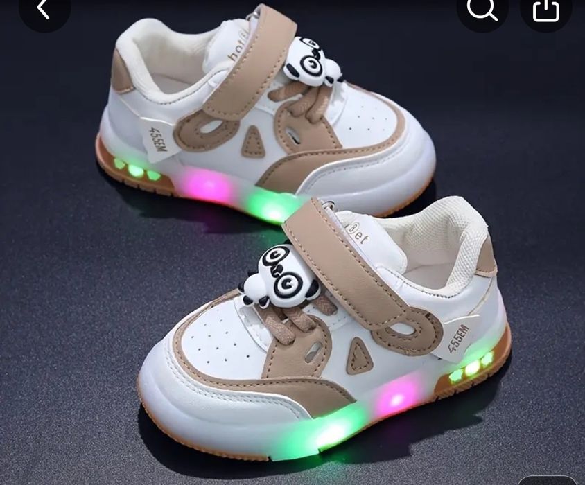 Кросівки 21р. Світяться