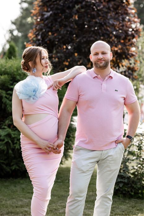 Рожева сукня на гендер-паті, фотосесію вагітності з драпіруванням
