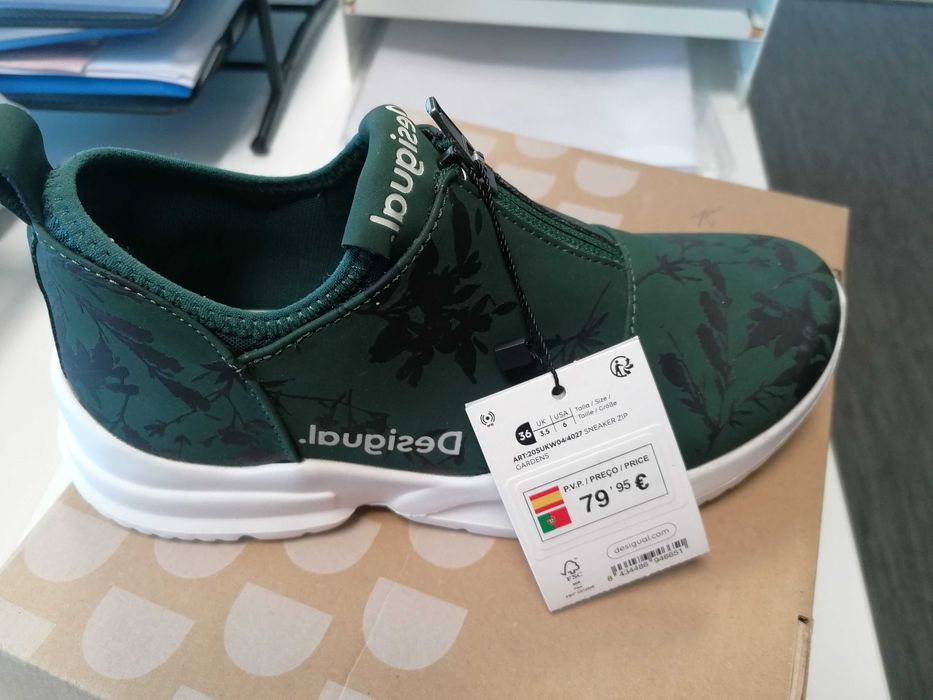 Ténis Desigual, verdes, com fecho, material respirável