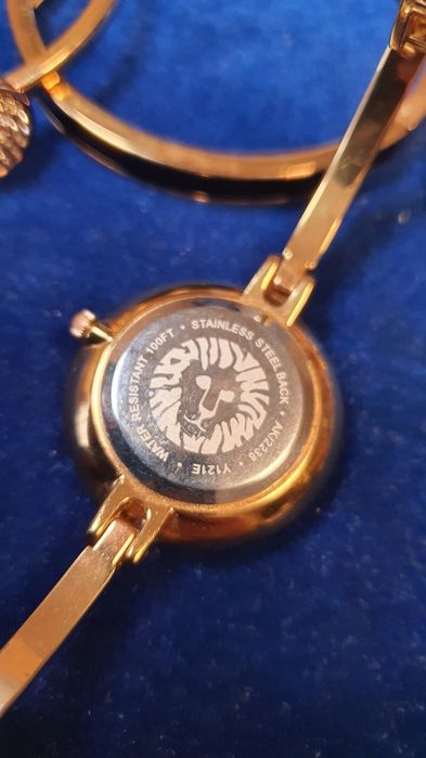 Часы  Anne  Klein