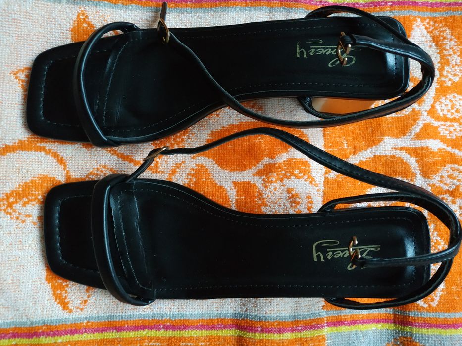 Letnie sandałki  r.39