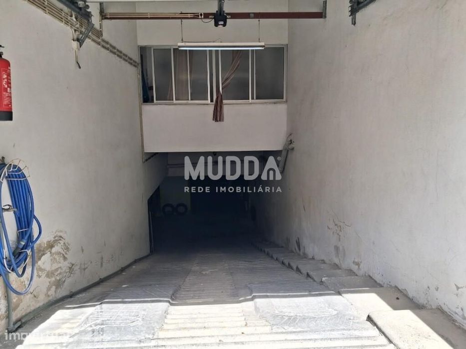 Garagem Box 16m2 no centro de Caldas da Rainha | Excelente investiment