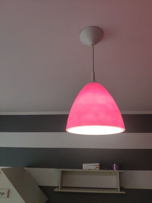 Lampa wisząca różowa