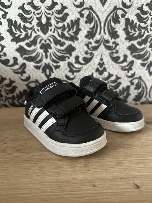 Оригінальні Adidas дитяче взуття