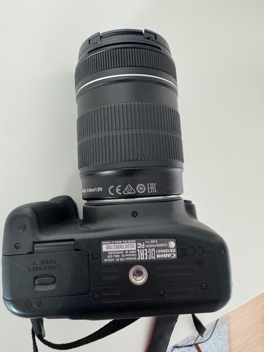 Canon 1300D lente 18-135 mm