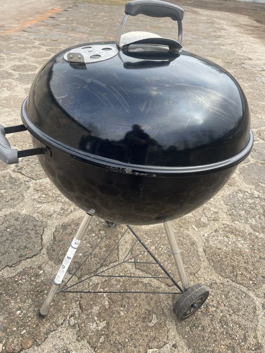 Grill Weber , duży na kółkach