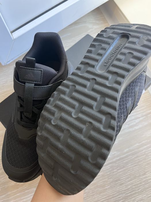 Кросівки для хлопчика Adidas оригінал 35 розмір, 21.5 см