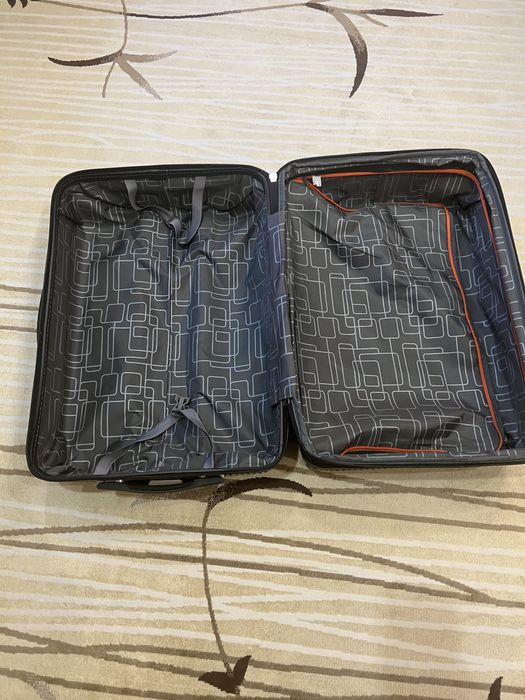 Продам чемоданы новые