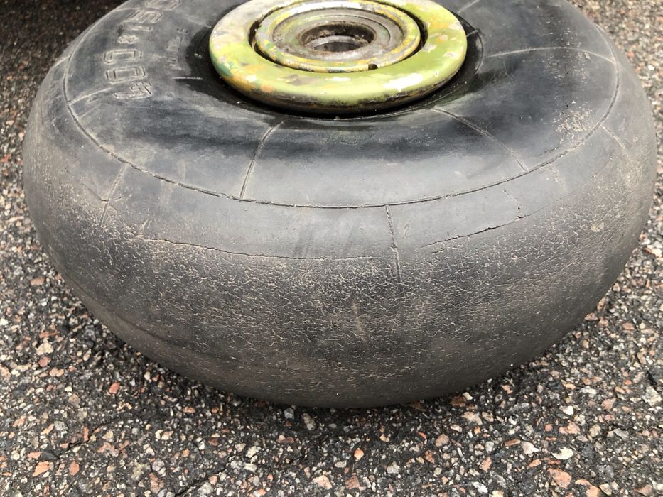 Продам авіаційне колесо дутик дутік дутики дутіки 400/150