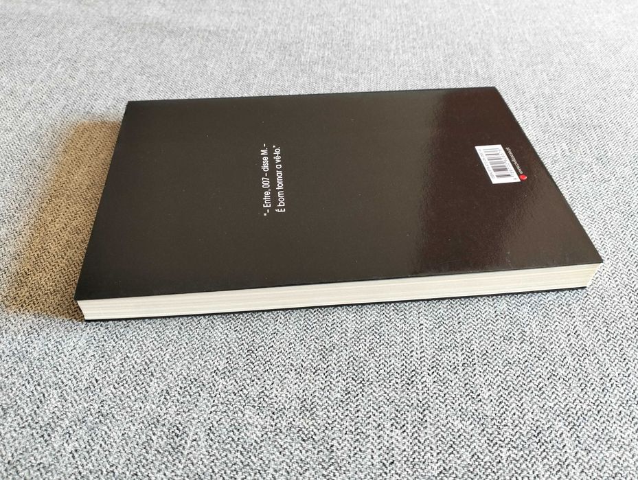 Livro "A essência do mal" de Sebastian Faulks