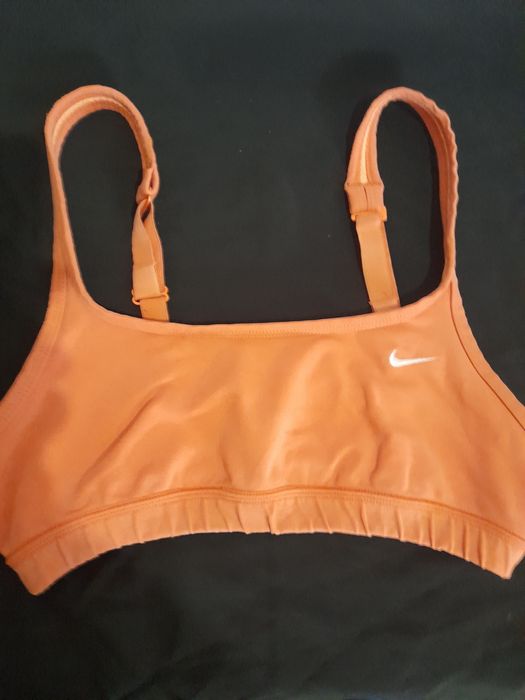 Топы спортивные  NIKE