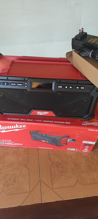 Продам радіо Milwaukee