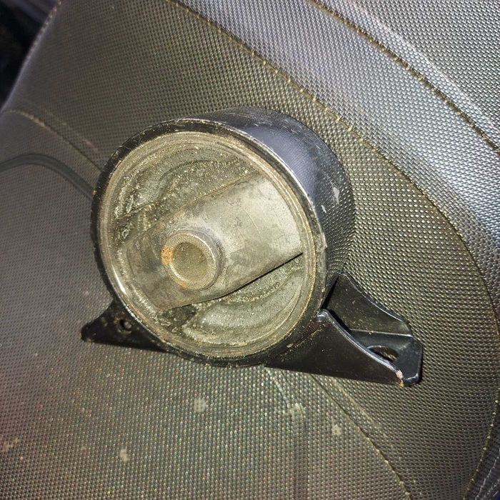 Крепление двигателя мицубиси