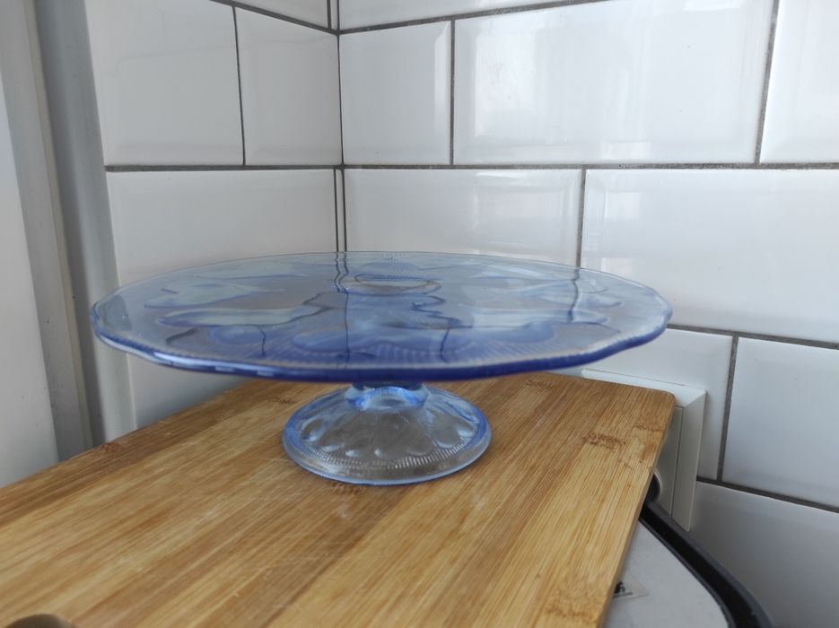 Patera Ząbkowice Drozd niebieska , duża na nóżce grube szkło serca