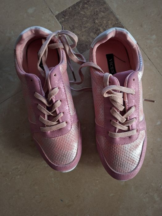 Buty sportowe rozmiar 37 nowe śliczne