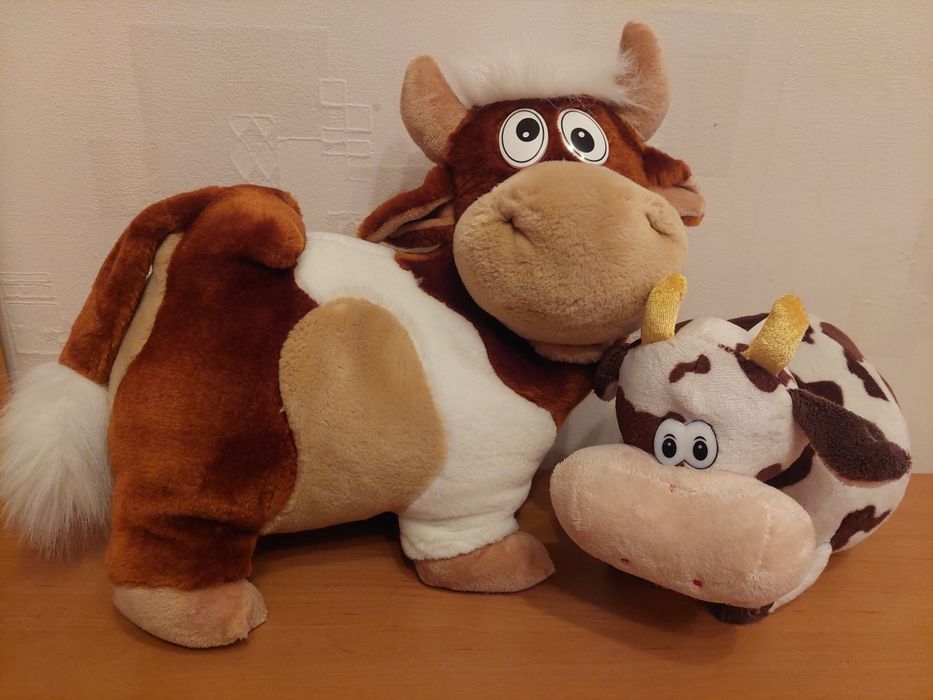 Корова и корова-копилка.