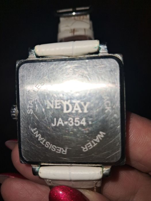 Годинник наручний жіночий на батарейці