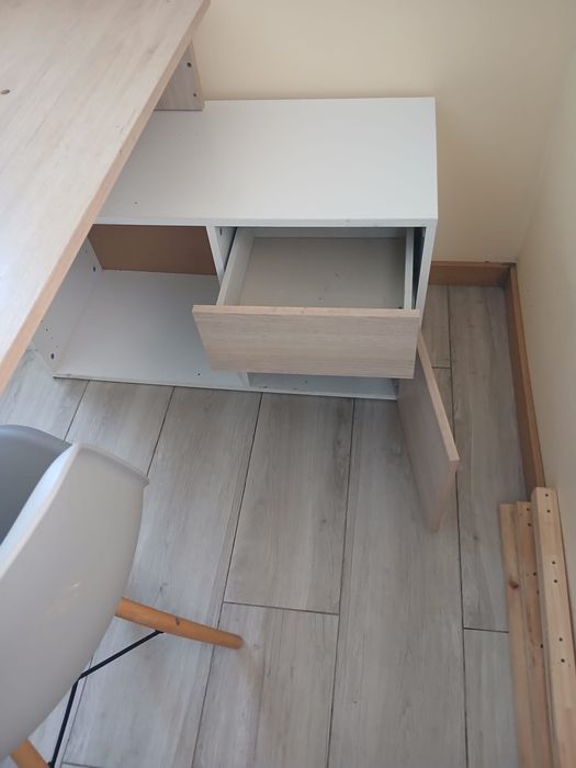 Mesa Secretaria com cadeira