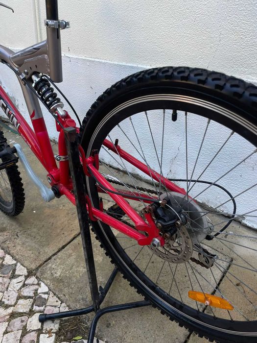 Bicicleta BTT Dupla Suspensão Alumínio 7005 - Travões de Disco - Aro 26