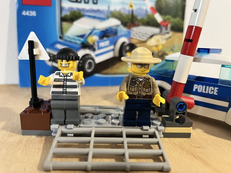 Kompletny zestaw lego 4436 city policja