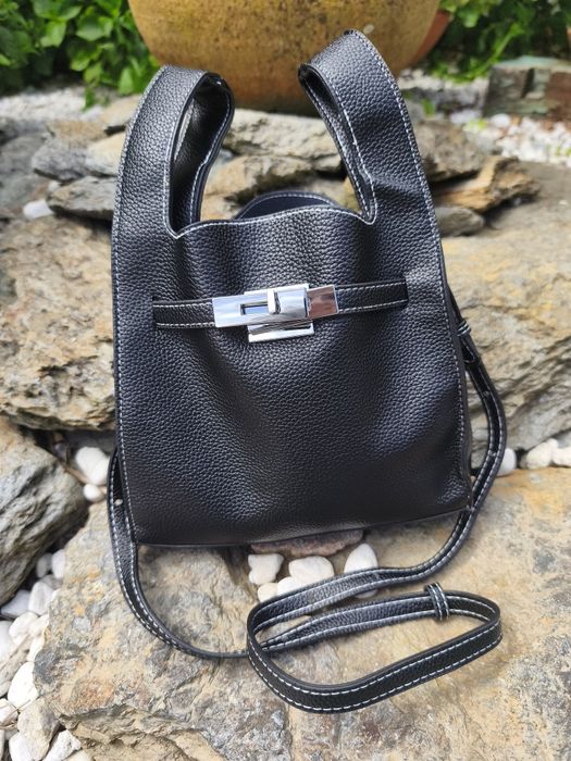 bolsa preta  texturizado, estilo sacola, com alças duplas