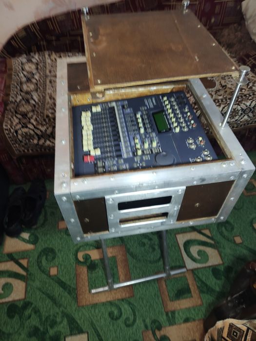 Підсилювач  QSC AUDIO  RMX 3051HD  Пульт Roland 3100