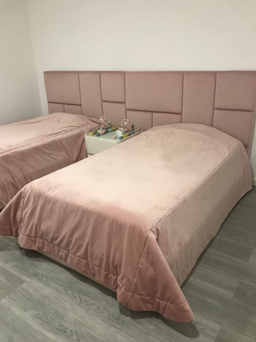 Cama dupla rosa com estrado elevatorio
