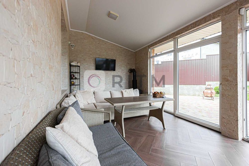 Продаж будинок з ремонтом 320м2 в с. Сокільники, вул. Довбуша.