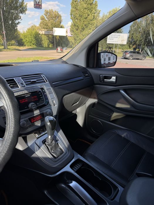 Ford Kuga 2010 року