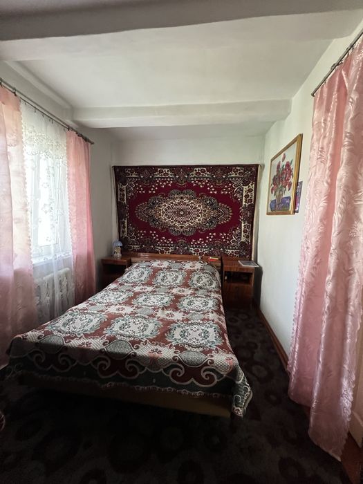 Ексклюзив.Продам хороший  будинок зі зручностями на жилій вулиці Узина
