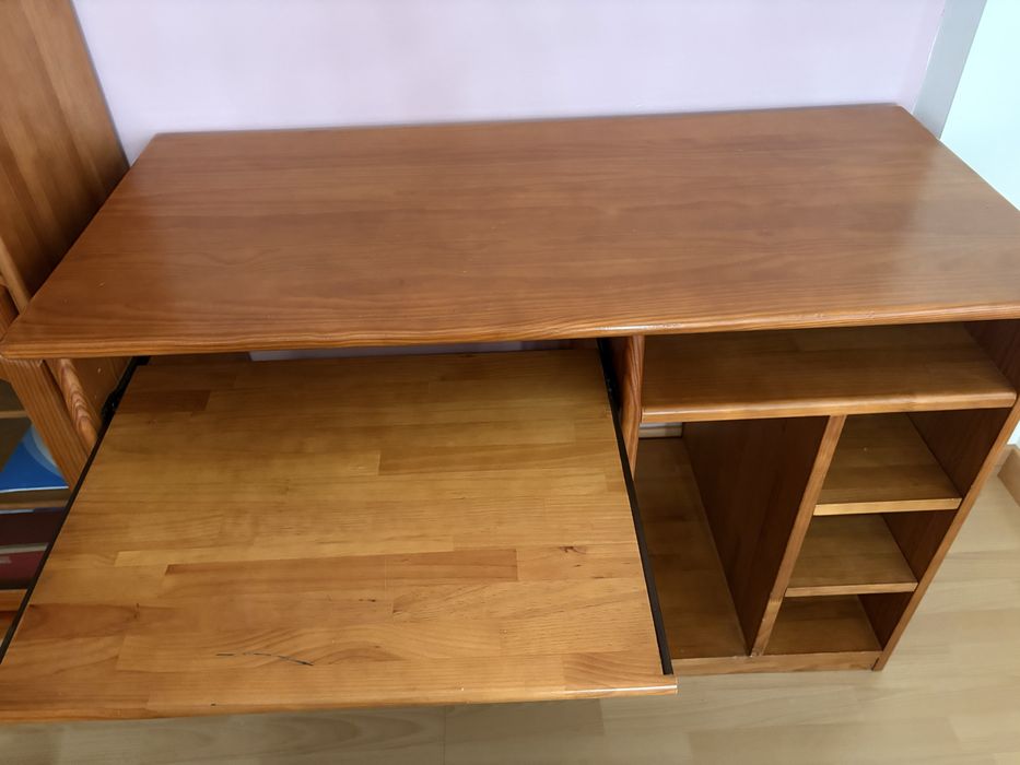 Secretaria de madeira de cerejeira