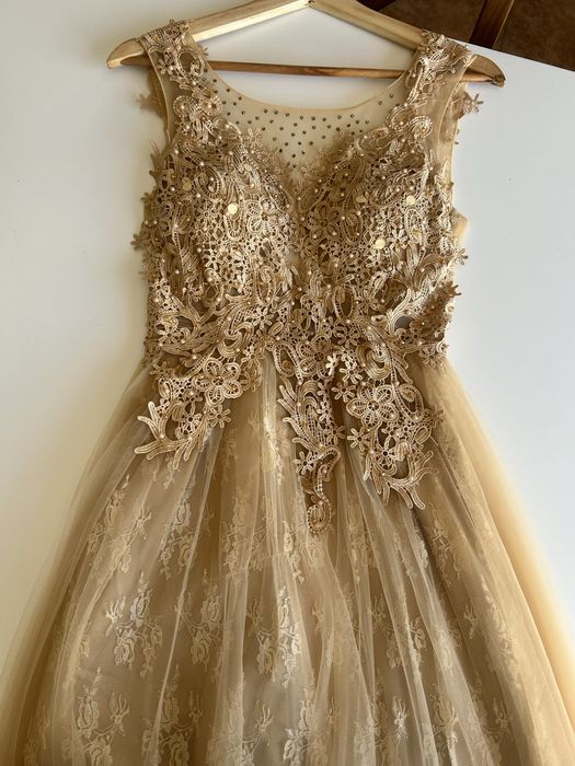 Vestido de festa/ baile de finalistas dourado