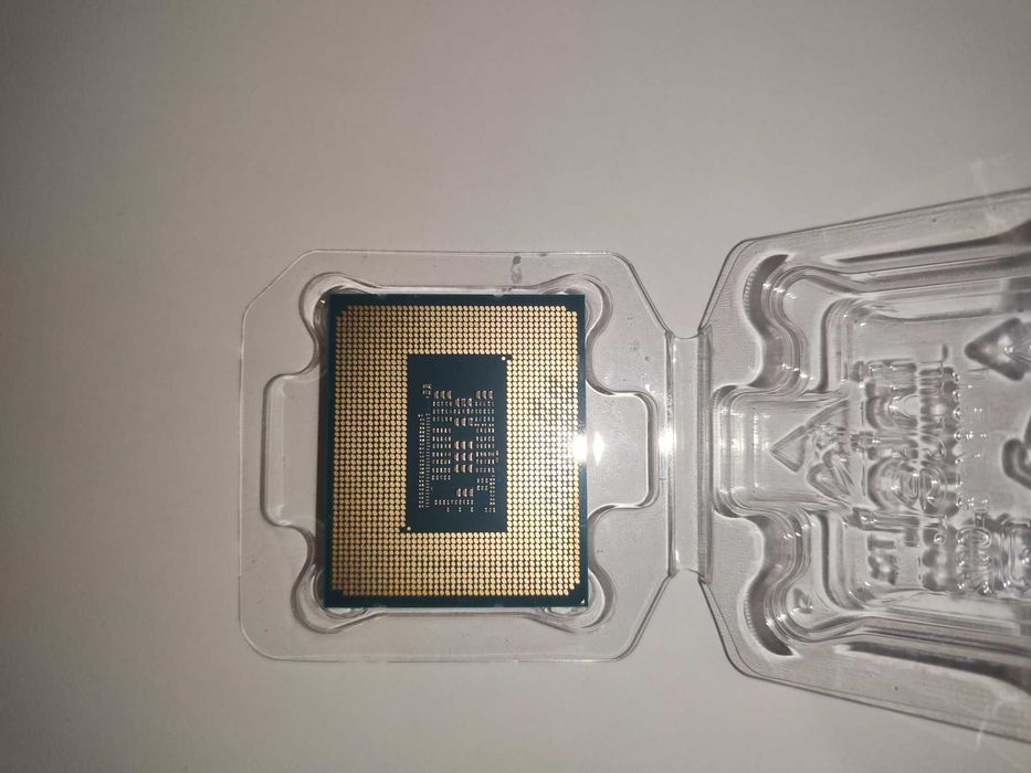 Intel Core i3-12100F