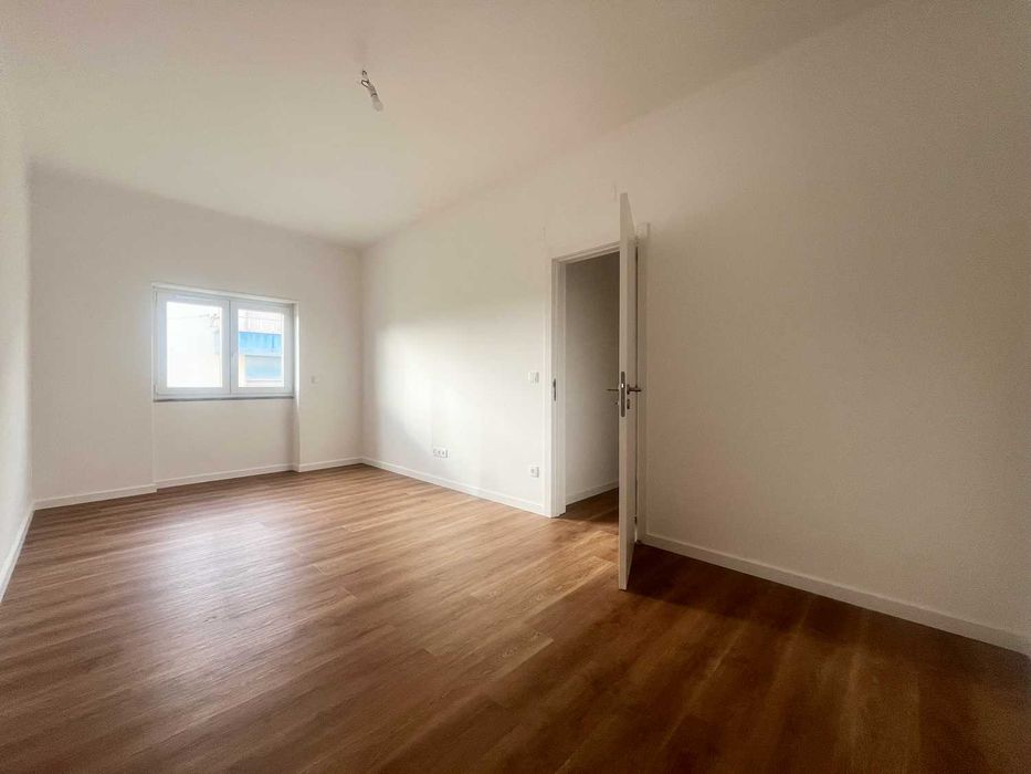 Arrenda-se Apartamento T2 Remodelado - P. NOVO (Centro)