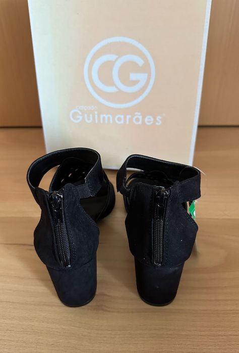 Sandálias Pretas Novas Nº 38