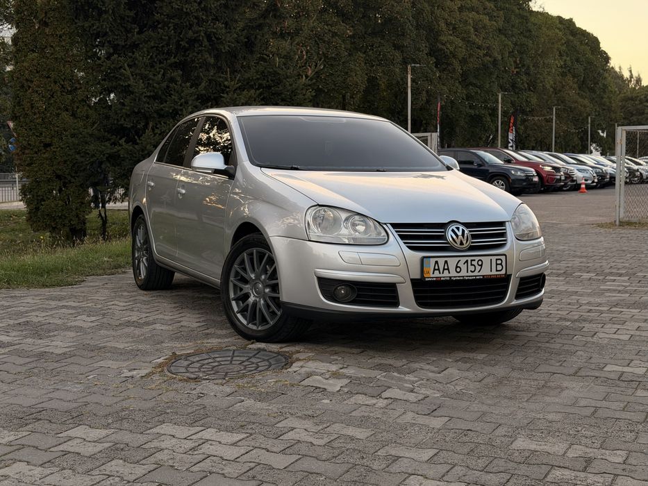 Продам офіційний Volkswagen Jetta A5