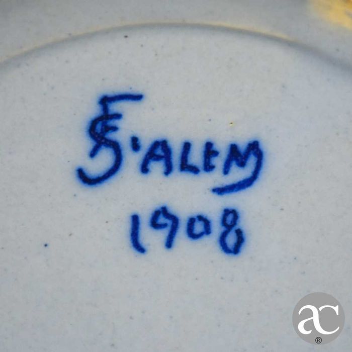 Grande jarra em Faiança Senhor do Além, ano 1908