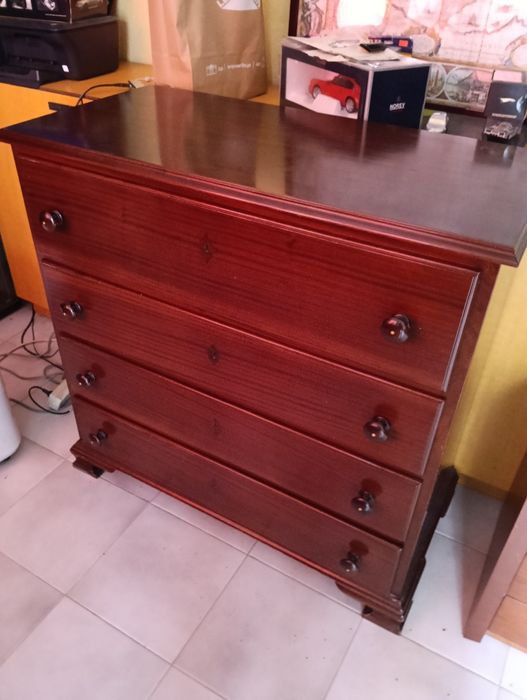 Cómoda em Mogno em bom estado