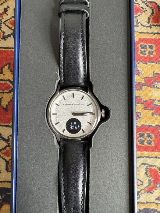 Pinifarina Pura hybrid watch